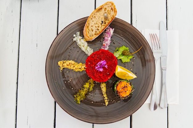 Тарелка в оформлении